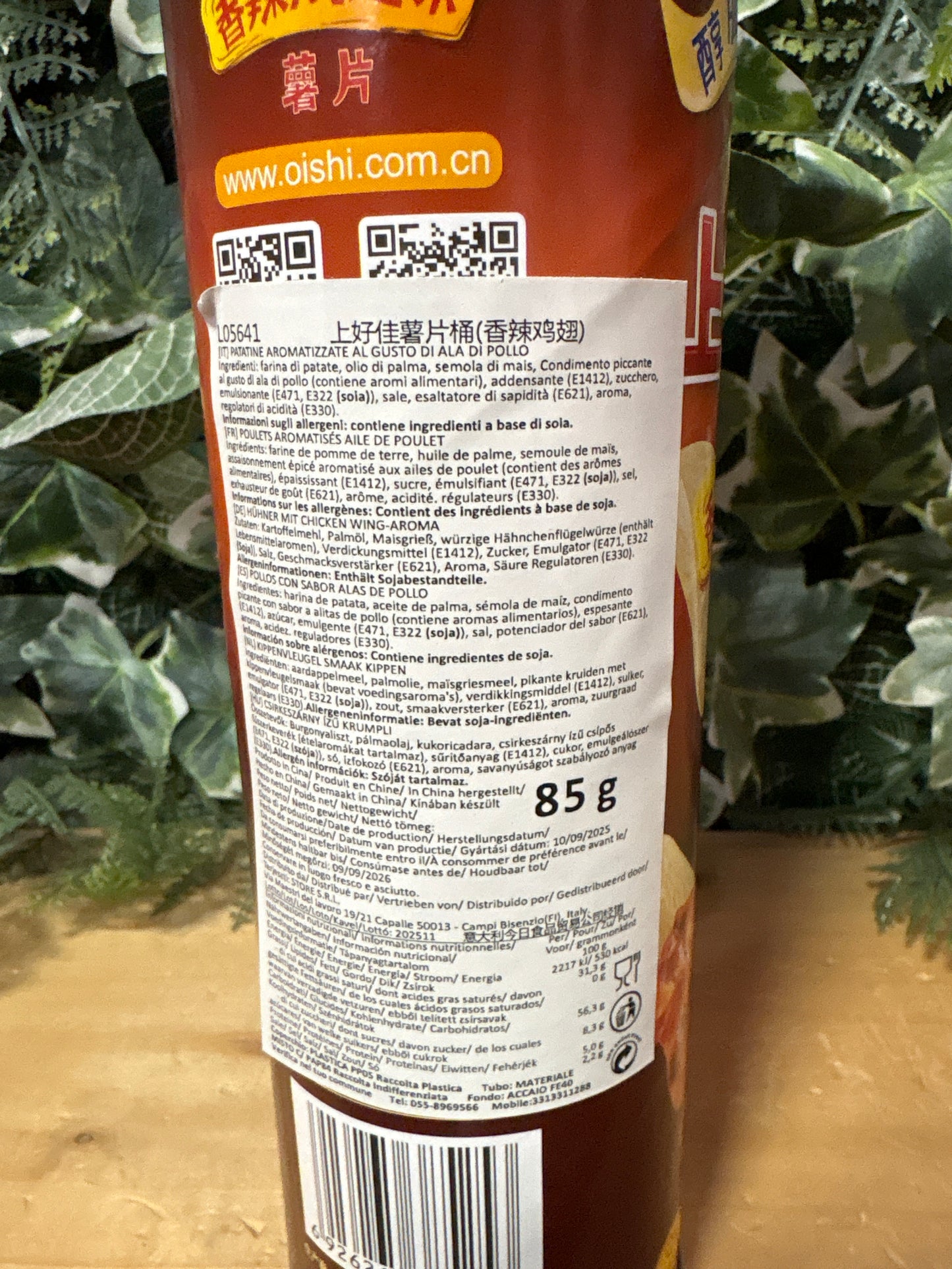 Patatine Oishi alle alette di pollo piccanti tubo (85g)