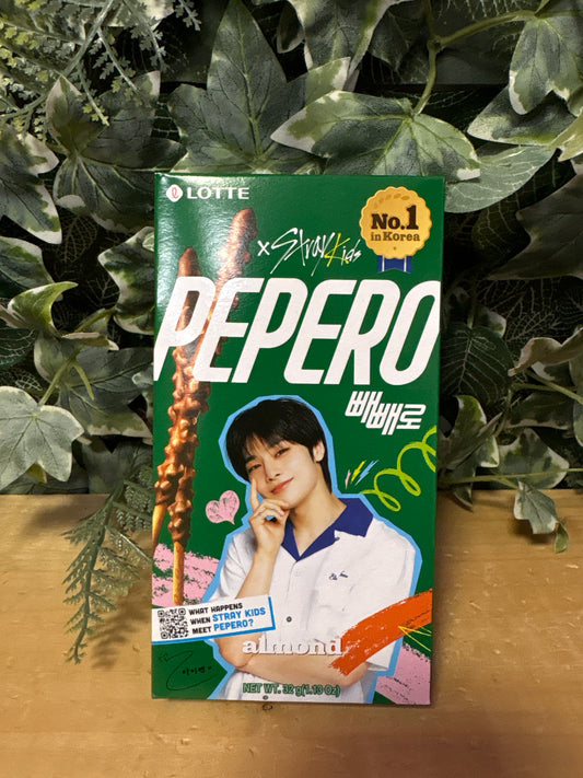 Pepero Almond Stray Kids (2) (32g)