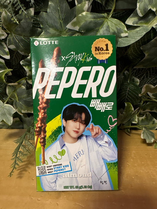 Pepero Almond Stray Kids (4) (32g)